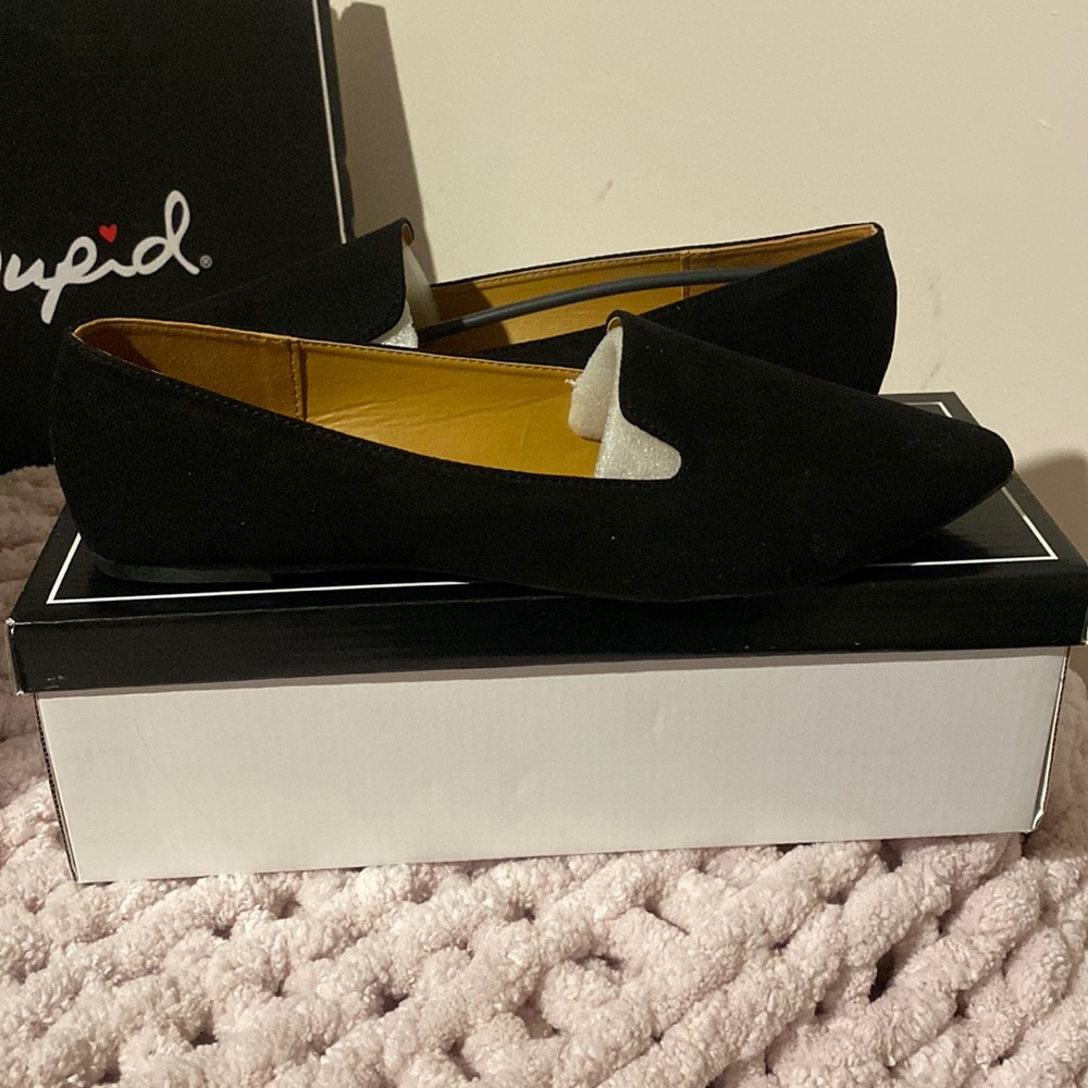 Pointed toe black slip on shoes, size 10, never worn!